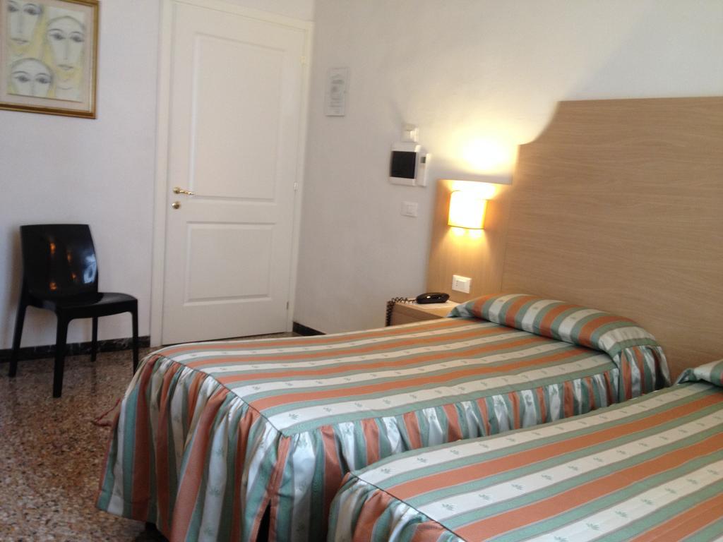 Albergo Giugni Πράτο Εξωτερικό φωτογραφία