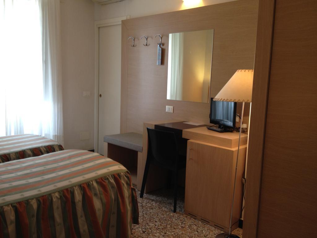 Albergo Giugni Πράτο Εξωτερικό φωτογραφία